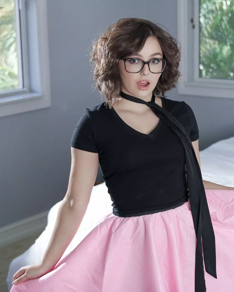 Leana Lovings – Biography, Age, Career, and Net Worth 2025