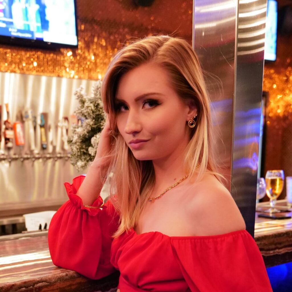 Emma Sirus: Complete Guide to Her Life & Career 2025